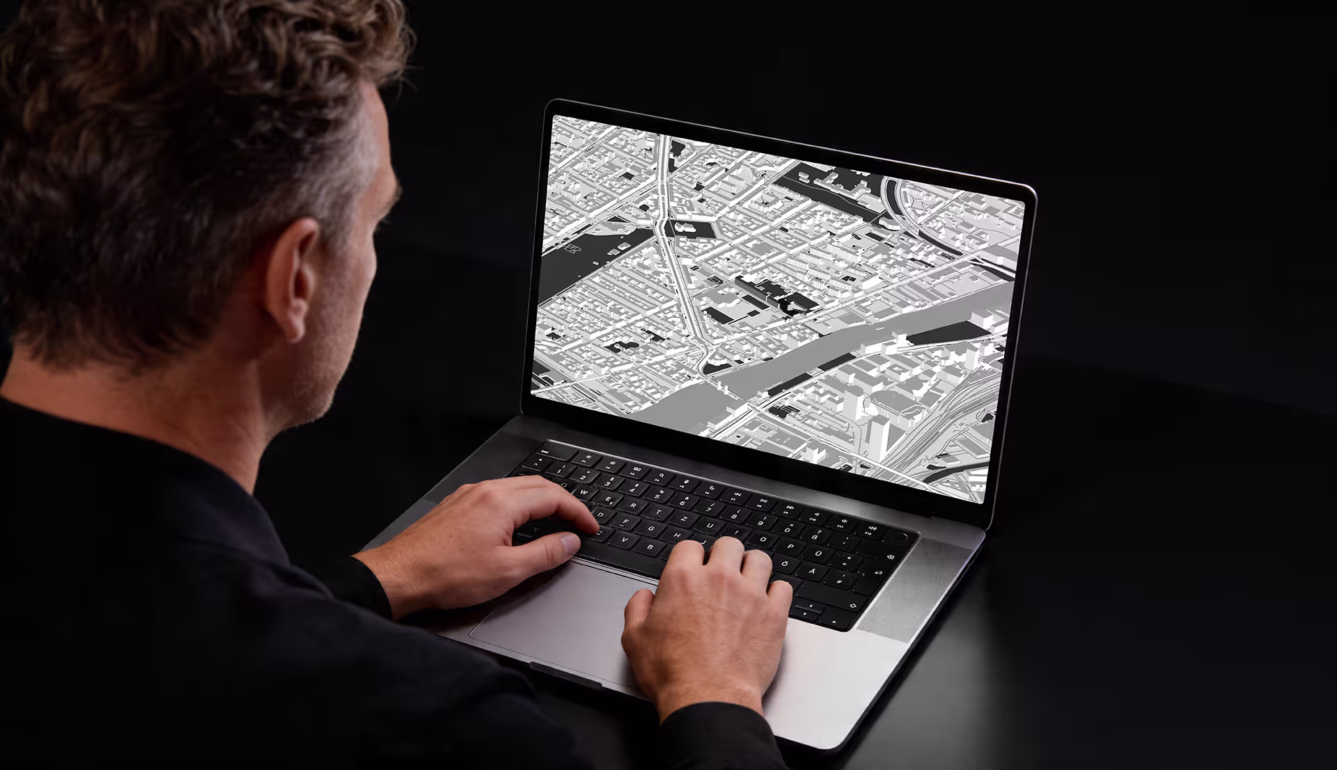 Person am Laptop
